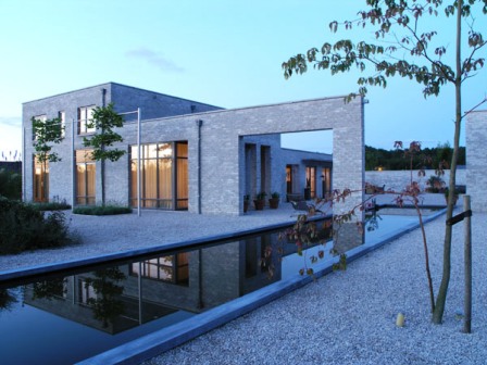 Locus flavum garden-full photo of house-resized