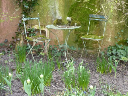 Romantic respite in a Dutch garden